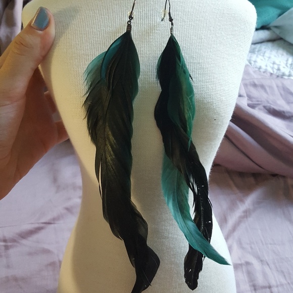 Jewelry - Long feather earrings